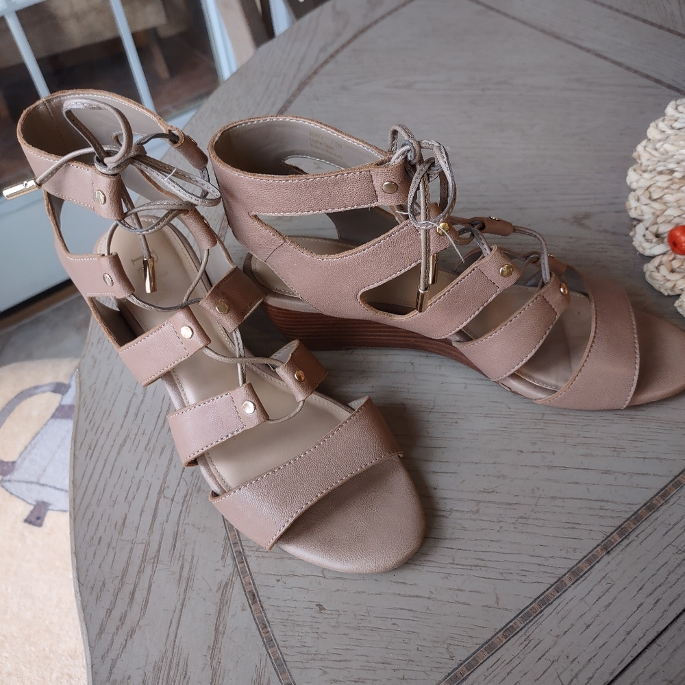 Reba Gladiator Sandals. Like New. Size 7.5